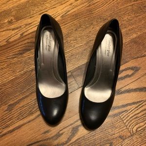 Women’s black dress shoes size 9 1/2